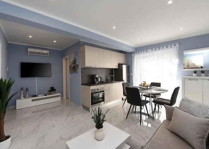 Endless Summer House Barbara Daire