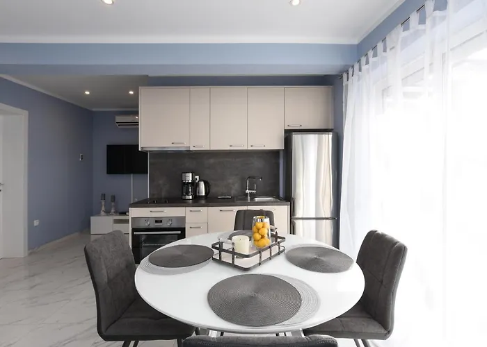 Endless Summer House Barbara Daire *