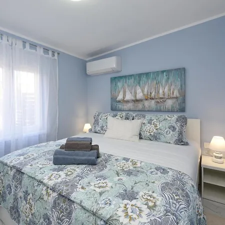 Endless Summer House Barbara Zadar