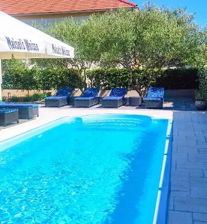 Endless Summer House Barbara Zadar