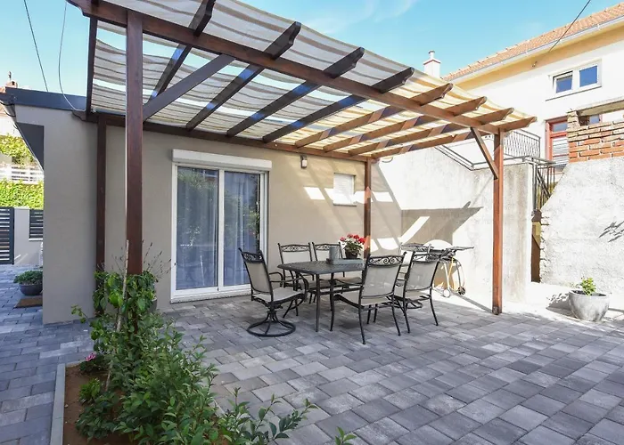 Endless Summer House Barbara